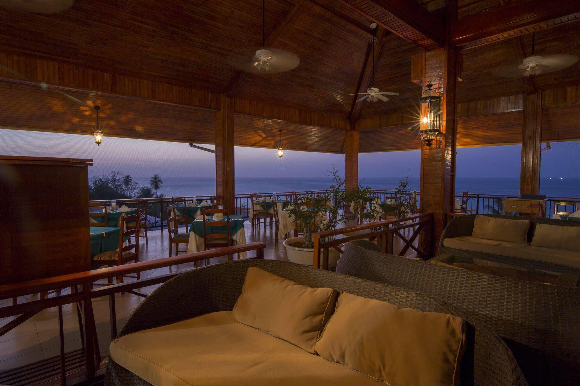 Le Grand Courlan Spa Resort Adults Only Black Rock Bagian luar foto